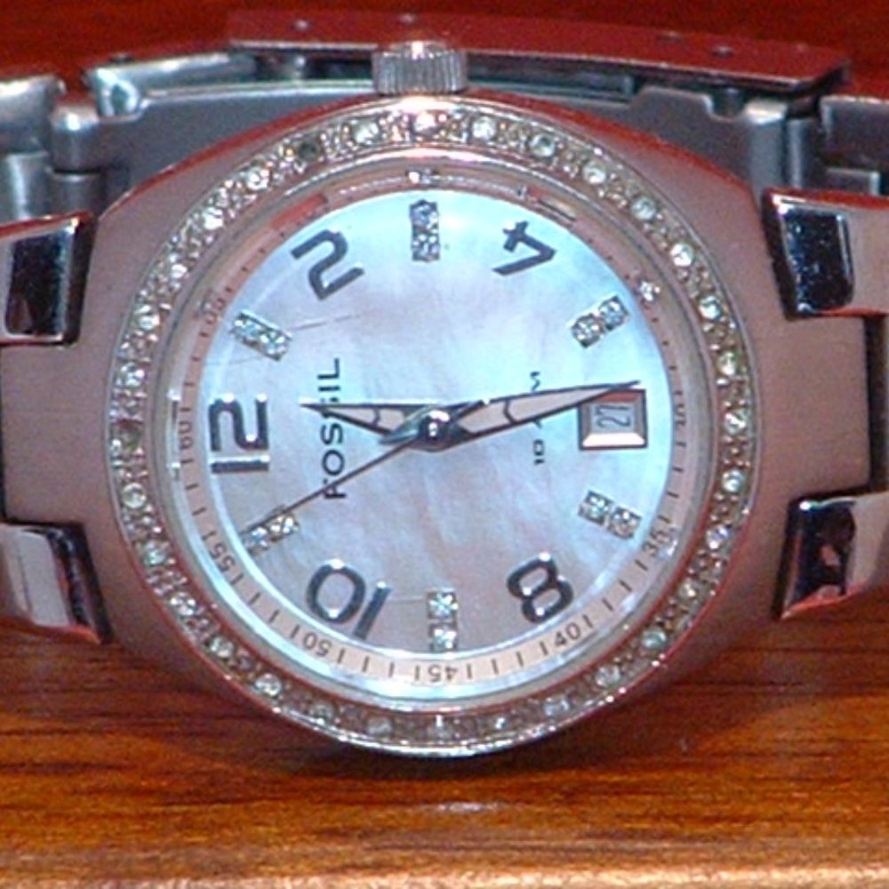 Fossil Am-415 Crystal Date Analog Watch - image 2